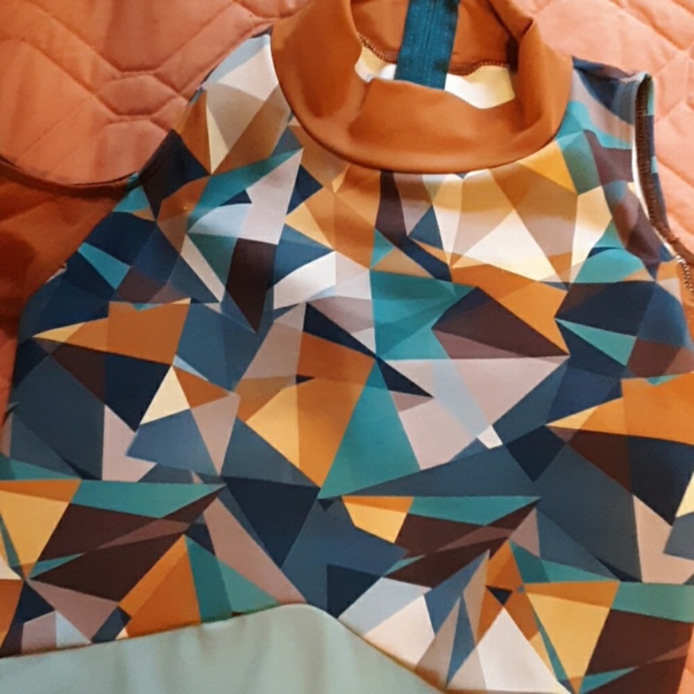 SOLD EBY: Eleve leotard Jessica mesh sleeves prismatic medium - Picture 4 of 6